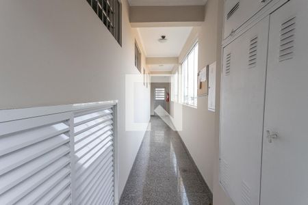 Corredor da entrada  de apartamento para alugar com 1 quarto, 69m² em Jardim Miriam, São Paulo