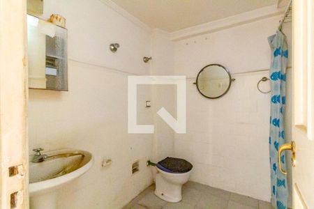 Banheiro de kitnet/studio para alugar com 1 quarto, 39m² em República, São Paulo