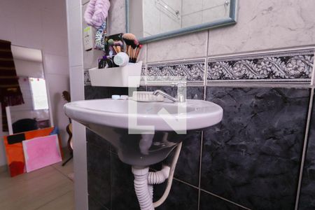 Casa à venda com 140m², 2 quartos e 1 vagaBanheiro - Suíte