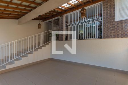 Casa à venda com 280m², 3 quartos e 2 vagas Casa à venda com 280m², 3 quartos e 2 vagasFachada e Garagem