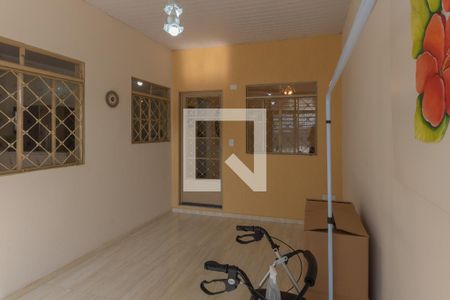 Casa à venda com 280m², 3 quartos e 2 vagas Casa à venda com 280m², 3 quartos e 2 vagasCasa dos Fundos- Varanda
