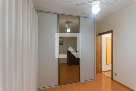 Casa à venda com 280m², 3 quartos e 2 vagas Casa à venda com 280m², 3 quartos e 2 vagasCasa dos Fundos- Quarto 2