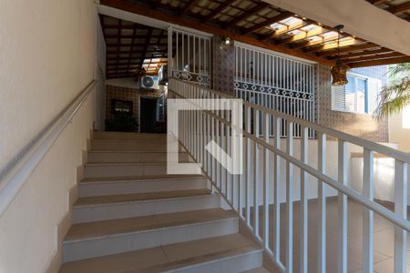 Casa à venda com 280m², 3 quartos e 2 vagas Casa à venda com 280m², 3 quartos e 2 vagasFachada