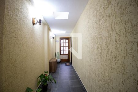 Casa à venda com 140m², 3 quartos e 2 vagasCorredor - Garagem