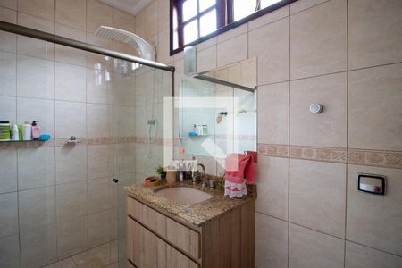 Casa à venda com 140m², 3 quartos e 2 vagasBanheiro