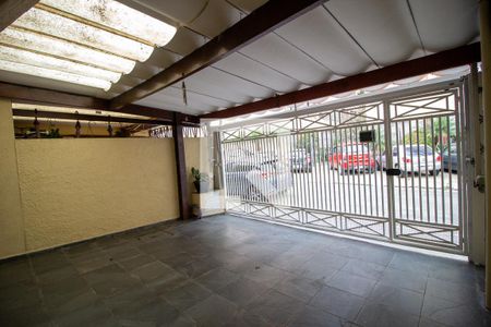 Casa à venda com 140m², 3 quartos e 2 vagasGaragem