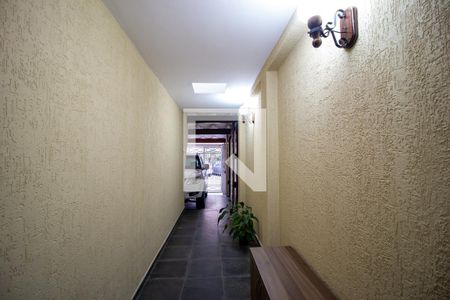 Casa à venda com 140m², 3 quartos e 2 vagasCorredor - Garagem