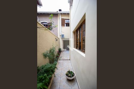 Casa à venda com 140m², 3 quartos e 2 vagasCorredor - Quintal 