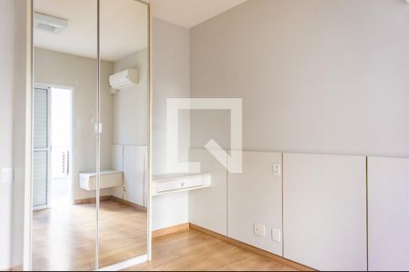 Apartamento à venda com 121m², 3 quartos e 2 vagas Apartamento à venda com 121m², 3 quartos e 2 vagasSuíte