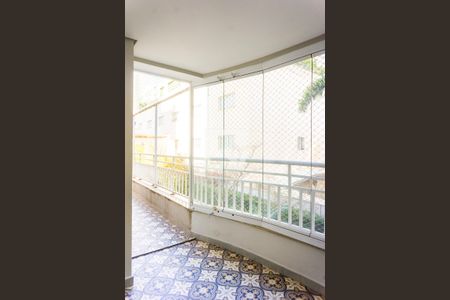 Apartamento à venda com 121m², 3 quartos e 2 vagas Apartamento à venda com 121m², 3 quartos e 2 vagasVaranda