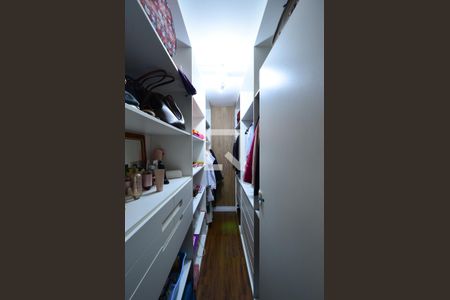 Casa à venda com 181m², 4 quartos e 2 vagasCloset