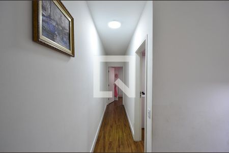 Casa à venda com 181m², 4 quartos e 2 vagasCorredor