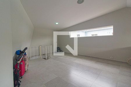 Casa para alugar com 500m², 3 quartos e 4 vagas Casa para alugar com 500m², 3 quartos e 4 vagasÁtico