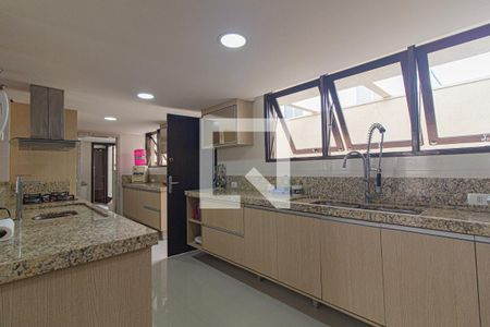 Casa para alugar com 500m², 3 quartos e 4 vagas Casa para alugar com 500m², 3 quartos e 4 vagasCozinha