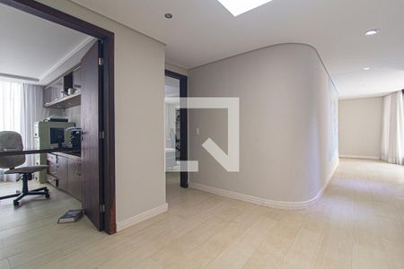 Casa para alugar com 500m², 3 quartos e 4 vagas Casa para alugar com 500m², 3 quartos e 4 vagasCorredor