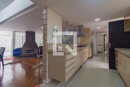 Casa para alugar com 500m², 3 quartos e 4 vagas Casa para alugar com 500m², 3 quartos e 4 vagasCozinha