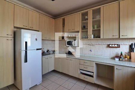 Casa à venda com 340m², 3 quartos e 4 vagasCasa 2 - Cozinha