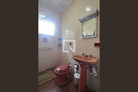 Casa à venda com 340m², 3 quartos e 4 vagasCasa 1 - Banheiro Social