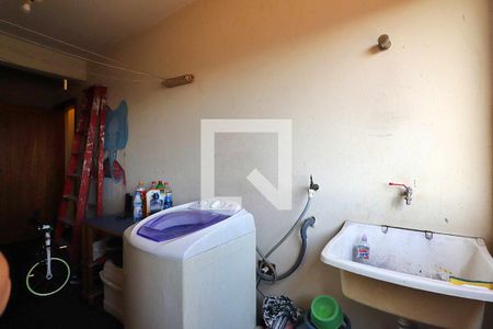 Casa à venda com 340m², 3 quartos e 4 vagasCasa 2 - Área de Serviço