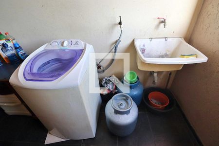 Casa à venda com 340m², 3 quartos e 4 vagasCasa 2 - Área de Serviço