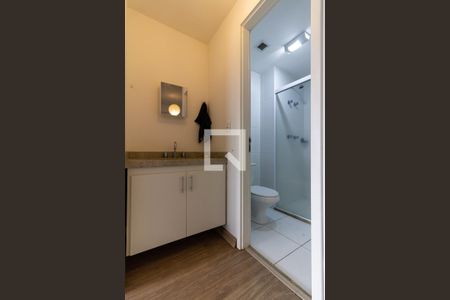 Banheiro de apartamento para alugar com 1 quarto, 47m² em Parque Industrial Tomas Edson, São Paulo