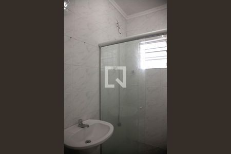 Banheiro 1 de casa para alugar com 3 quartos, 60m² em Parque Císper, São Paulo