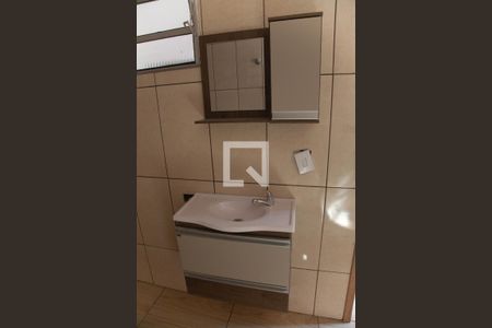 Banheiro - Torneira de casa para alugar com 3 quartos, 60m² em Parque Císper, São Paulo