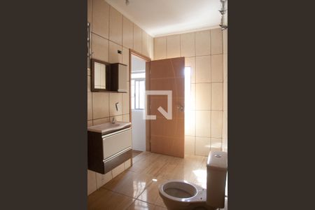Banheiro 2 de casa para alugar com 3 quartos, 60m² em Parque Císper, São Paulo