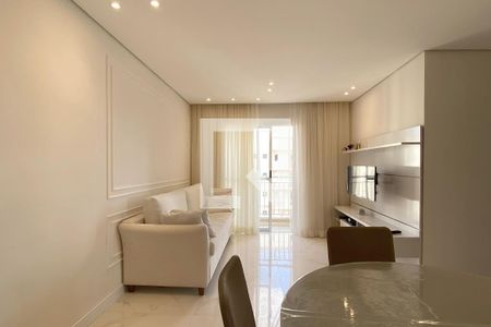Sala de apartamento para alugar com 2 quartos, 68m² em Jardim Tupanci, Barueri