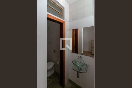 Casa à venda com 178m², 4 quartos e 1 vaga Casa à venda com 178m², 4 quartos e 1 vagaBanheiro Social