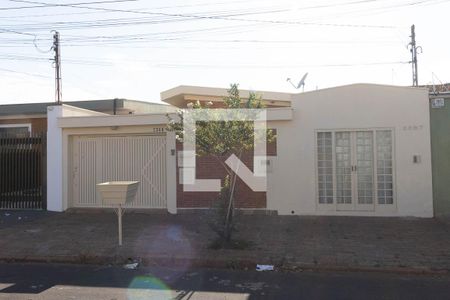 Casa para alugar com 179m², 3 quartos e 3 vagas Casa para alugar com 179m², 3 quartos e 3 vagasFachada