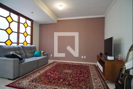 Sala de casa à venda com 3 quartos, 200m² em Jardim São Pedro, Porto Alegre