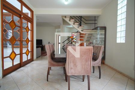 Sala de casa à venda com 3 quartos, 200m² em Jardim São Pedro, Porto Alegre