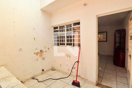Casa à venda com 180m², 2 quartos e 1 vagaÁrea de Serviço