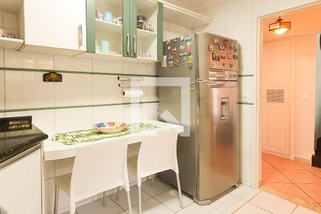 Apartamento para alugar com 144m², 3 quartos e 2 vagas Apartamento para alugar com 144m², 3 quartos e 2 vagasCozinha