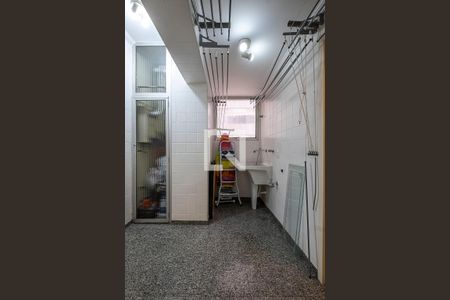 Apartamento à venda com 132m², 3 quartos e 2 vagas Apartamento à venda com 132m², 3 quartos e 2 vagasÁrea de Serviço