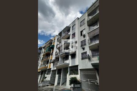 Apartamento à venda com 64m², 2 quartos e 1 vaga Apartamento à venda com 64m², 2 quartos e 1 vagaFachada