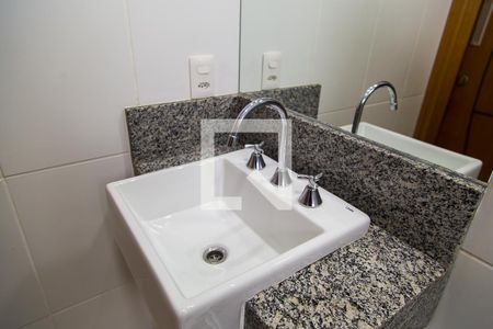 Apartamento à venda com 56m², 2 quartos e 1 vagaBanheiro da Suíte - Detalhe