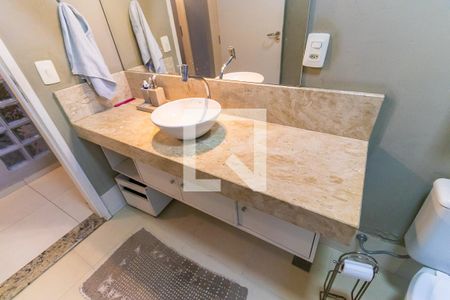 Casa à venda com 170m², 4 quartos e 3 vagasBanheiro social