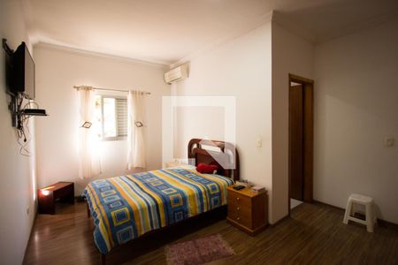 Casa à venda com 290m², 5 quartos e 8 vagasQuarto 4 - Suíte