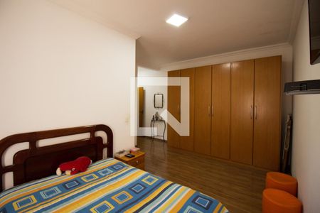 Casa à venda com 290m², 5 quartos e 8 vagasQuarto 4 - Suíte