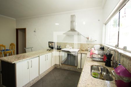 Casa à venda com 290m², 5 quartos e 8 vagasCozinha