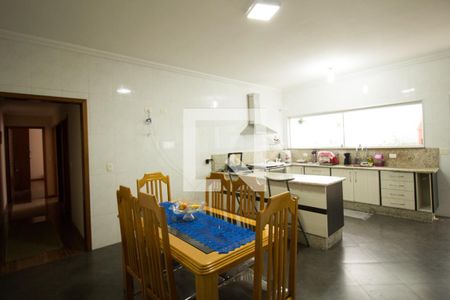 Casa à venda com 290m², 5 quartos e 8 vagasCozinha