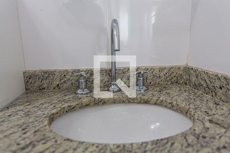 Apartamento à venda com 84m², 2 quartos e 2 vagasDetalhe do Banheiro