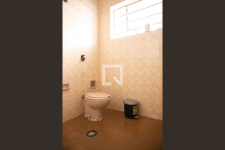 Casa para alugar com 250m², 5 quartos e 3 vagasBanheiro do Hall dos Quartos