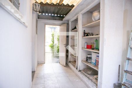 Casa para alugar com 250m², 5 quartos e 3 vagasCorredor Lateral / Armários