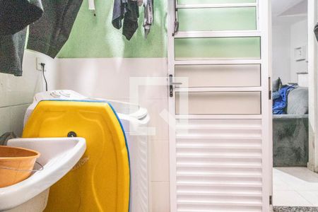 Casa de condomínio à venda com 65m², 2 quartos e 1 vagaÁrea de Serviço