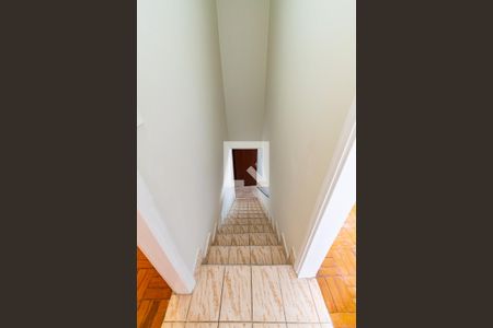 Casa para alugar com 140m², 4 quartos e 3 vagasEscadas