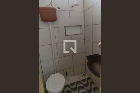 Banheiro de casa para alugar com 1 quarto, 32m² em São Gonçalo, Salvador