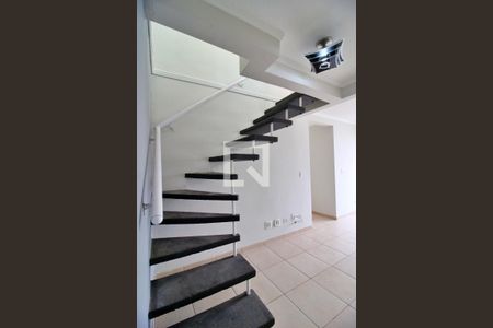 Apartamento à venda com 196m², 3 quartos e 2 vagasEscada